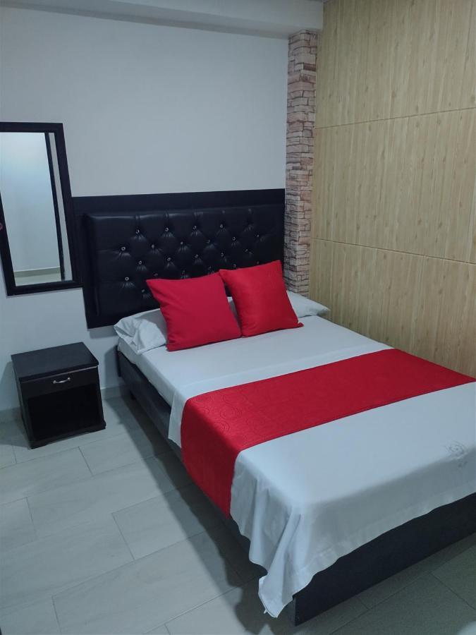 Hotel Plaza Centro 弗洛伦西亚 外观 照片