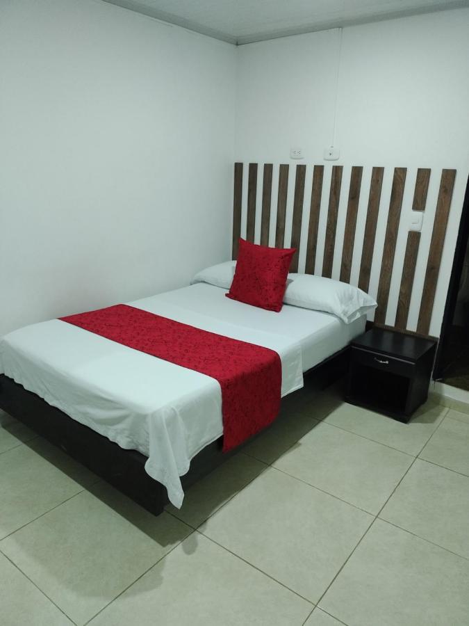 Hotel Plaza Centro 弗洛伦西亚 外观 照片