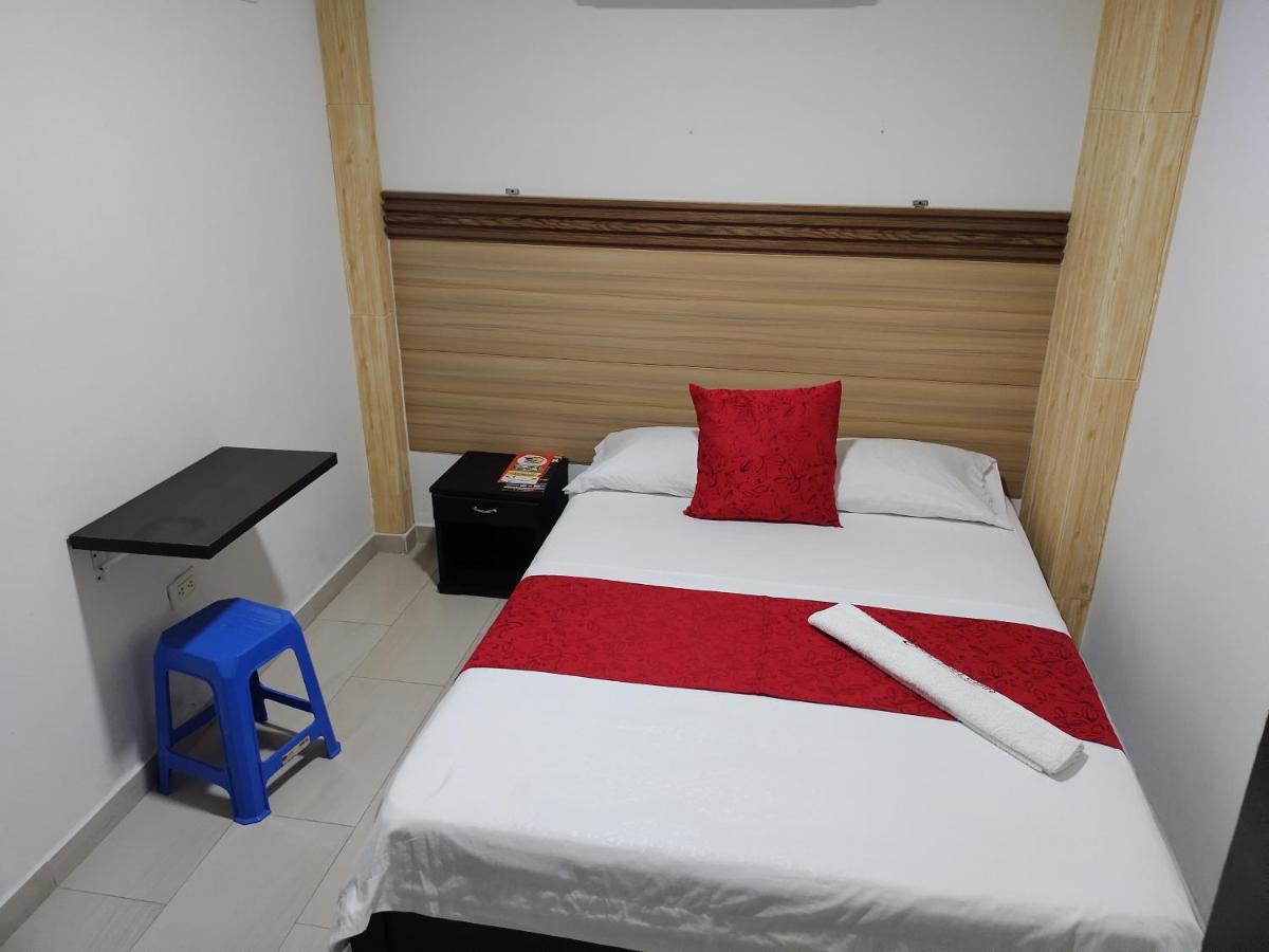 Hotel Plaza Centro 弗洛伦西亚 外观 照片